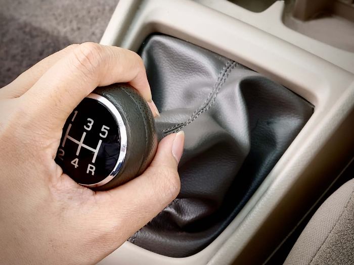Ketahui Kebiasaan Berkendara Yang Perlu Dilakukan Untuk Jaga Performa Mobil Bertransmisi Manual