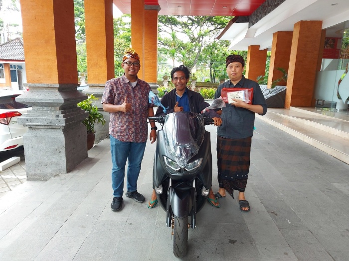 Telkomsel Serahkan Hadiah Motor Di Program Poin NMAX