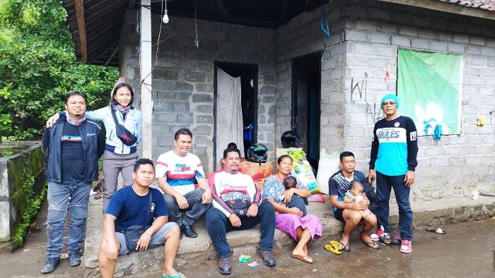 Bantuan Pembangunan MCK, “HOBI Berbagi” Kunjungi Warga Kurang Mampu