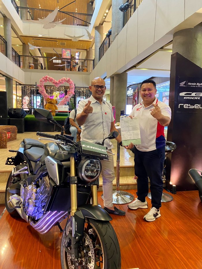 Dua Unit Honda CB650R Neo Sport Cafe Laku di Pameran Honda Big Bike