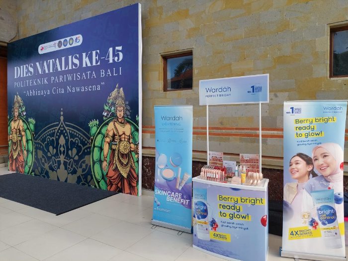 Wardah Hadirkan Touch Up Corner di Dies Natalis Poltekpar Bali Ke-45