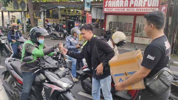 Mengisi Momen Ramadhan Komunitas CBR Club Indonesia Berbagi Takjil Serentak