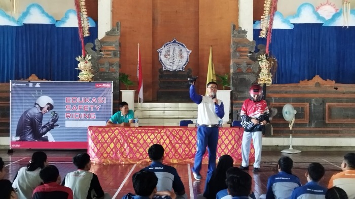 Edukasi Safety Riding ke Area Rural, Astra Motor Bali Ajak Cari_Aman Siswa SMK Negeri 3 Singaraja
