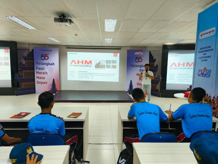 SMK PGRI 2 Badung Berkunjung ke Astra Motor Bali dalam Rangka MPLS