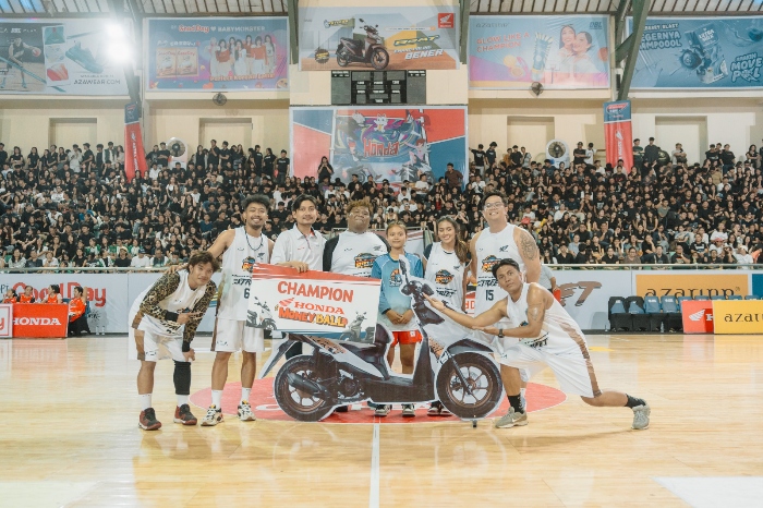 Siswi SMAN 2 Denpasar Raih Doorprize Honda BeAT Series