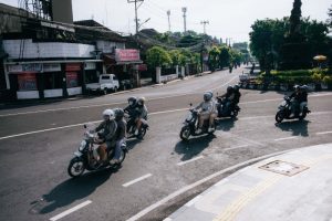 Tips #Cari_Aman Berbelok di Persimpangan untuk Pengendara Sepeda Motor
