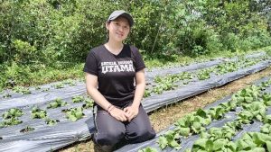 Tak Harus di Kantor, Kartini Muda Ini Pilih Sawah dan Kembangkan Usaha Lewat Aplikasi BRImo
