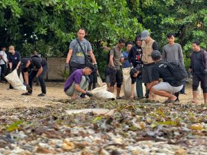 AMSI Bali Gelar Aksi Bersih Pantai Sanur