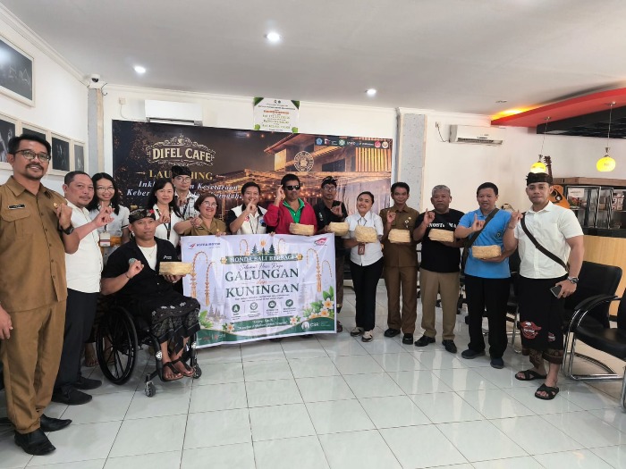 Sambut Galungan, AMB Gelar Tradisi “Ngejot”