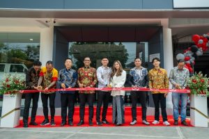 Dikelola oleh Group Dealer JHL Auto, BAIC Soekarno Hatta menjadi dealer pertama JHL Auto di luar Jabodetabek sekaligus memperkuat akses konsumen Jawa Barat terhadap layanan Sales, Service, dan Sparepart BAIC