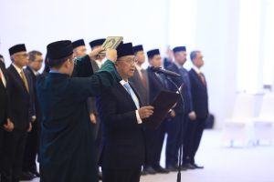 Acara pengambilan sumpah jabatan Sarjito dihadiri oleh pimpinan lembaga negara, pimpinan dan anggota Komisi XI DPR RI, pimpinan kementerian/lembaga, Anggota Dewan Komisioner OJK, serta para pemangku kepentingan sektor jasa keuangan.