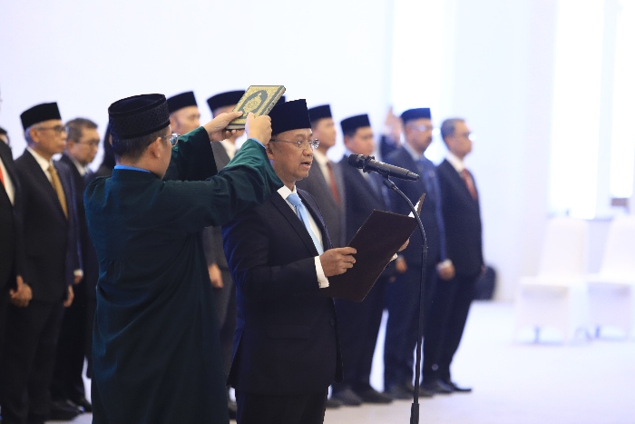 Acara pengambilan sumpah jabatan Sarjito dihadiri oleh pimpinan lembaga negara, pimpinan dan anggota Komisi XI DPR RI, pimpinan kementerian/lembaga, Anggota Dewan Komisioner OJK, serta para pemangku kepentingan sektor jasa keuangan.